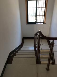 茶蓬社区 5室2厅2卫 228平米 155万元270.jpg